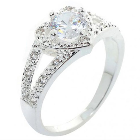 Gorgeous Crystal Heart 925 Sterling Silver ring - Picture 8 of 9